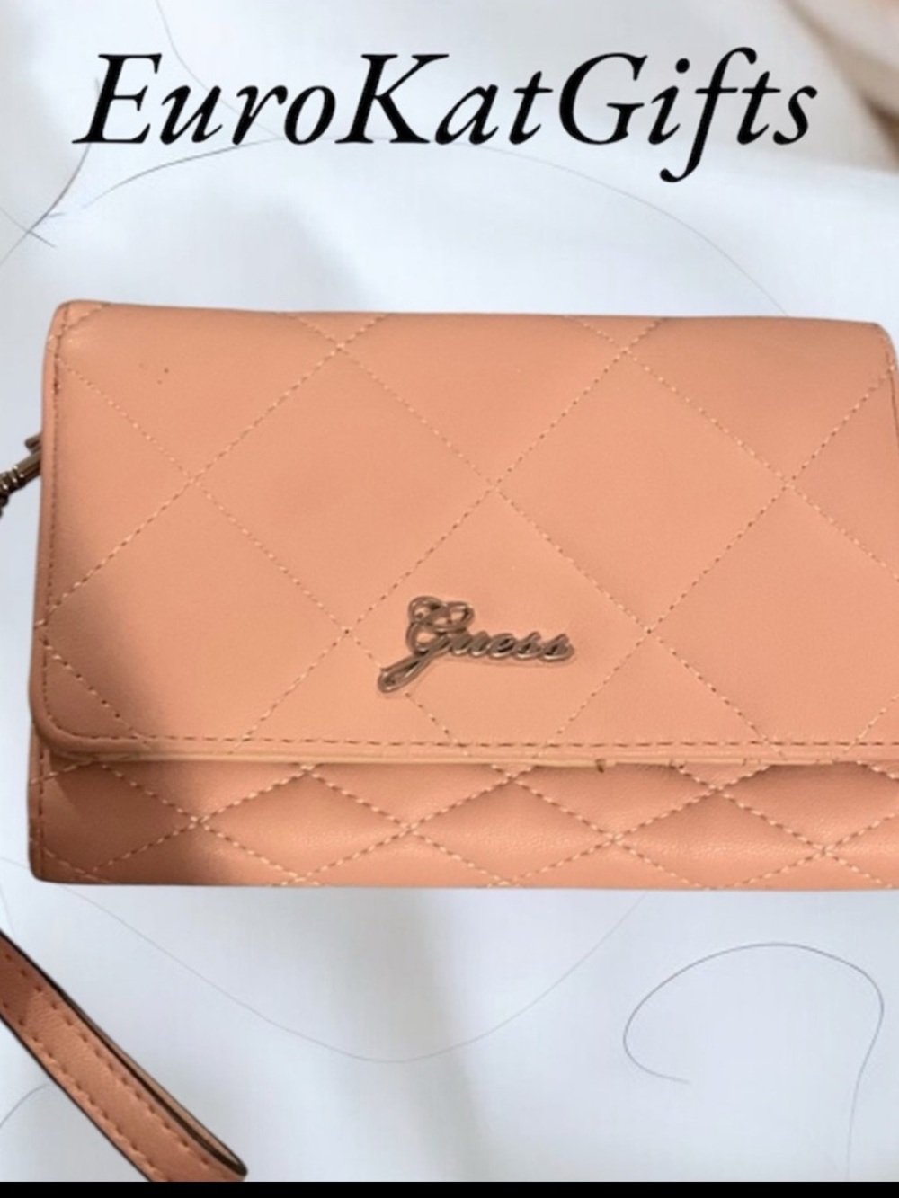 Guess Pink Blush Quilted Wristlet Like New
Trending - Picture 7 of 7